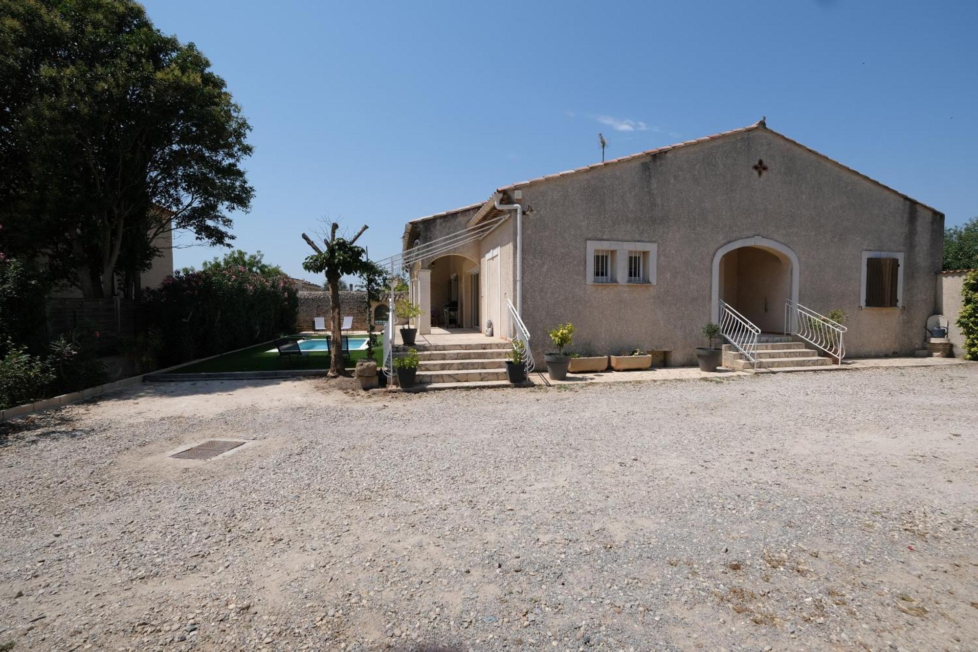 Pretty Detached House With Swimming Pool In The Village Of Mouries Extérieur photo