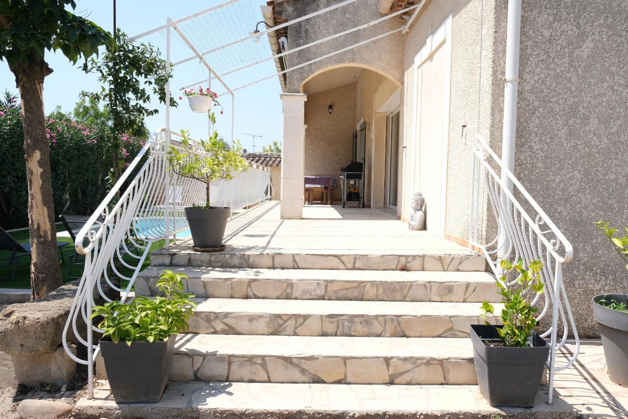 Pretty Detached House With Swimming Pool In The Village Of Mouries Extérieur photo