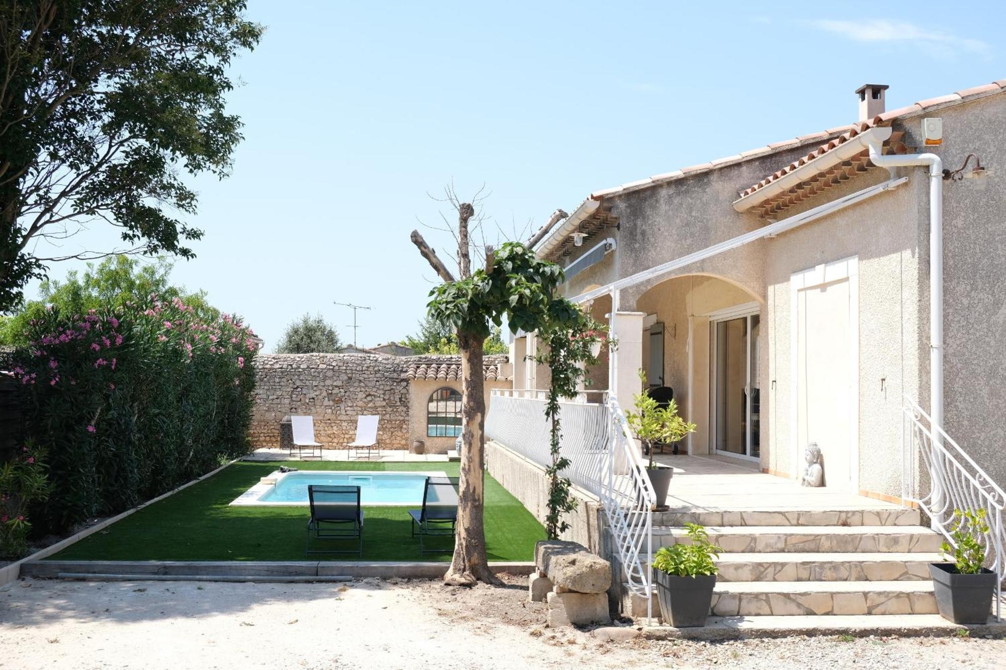 Pretty Detached House With Swimming Pool In The Village Of Mouries Extérieur photo