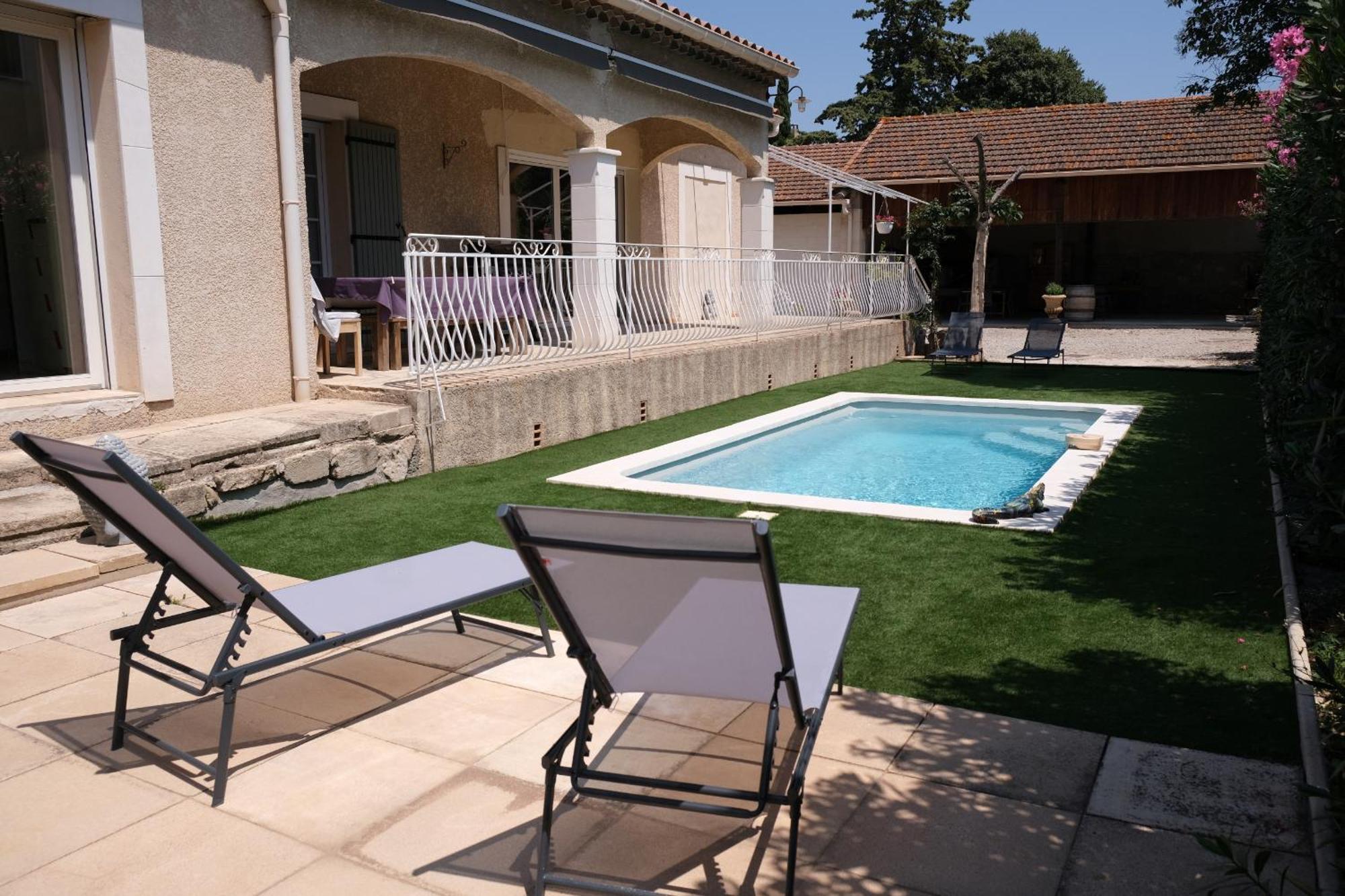 Pretty Detached House With Swimming Pool In The Village Of Mouries Extérieur photo